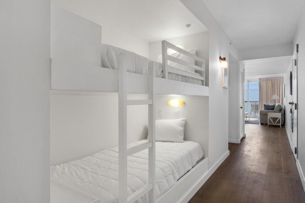 Pelican Beach Resort 1207