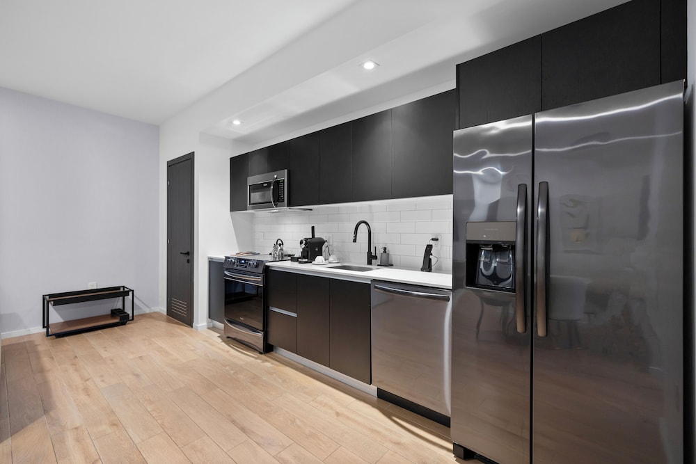 Luxury Studio with City & Bay Views