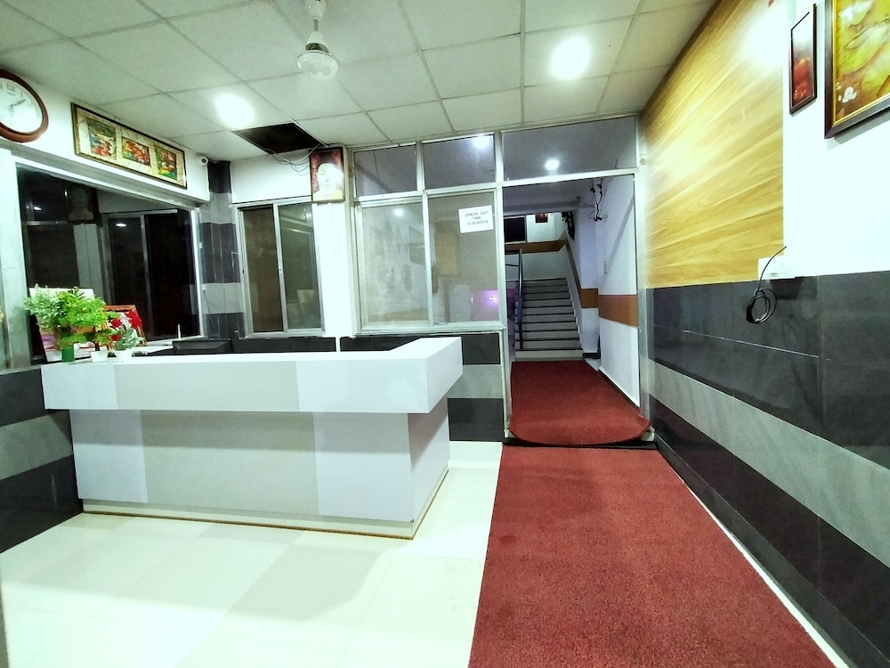 Lobby & Reception