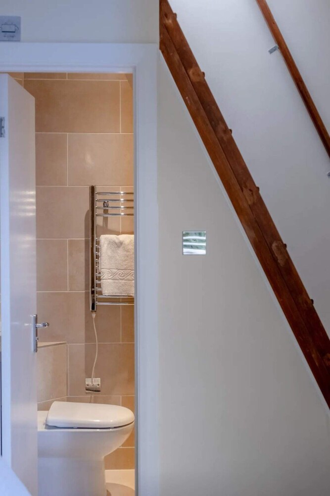 Lovely 2 Bedroom Apartment With Great Transport Links