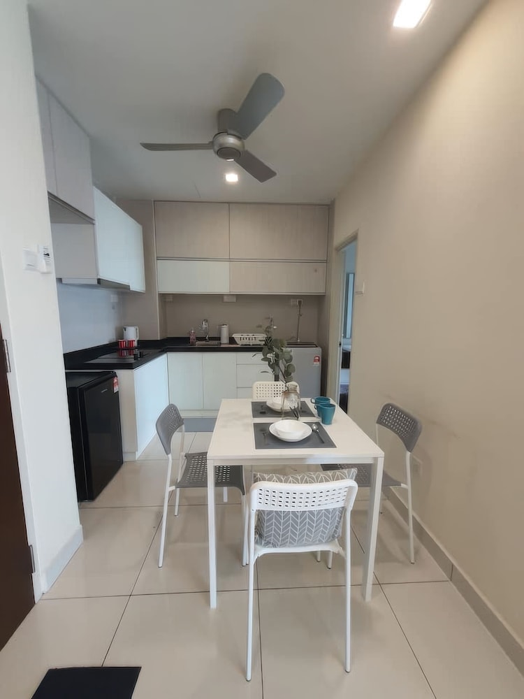 Central Residence - Free Gym Pool