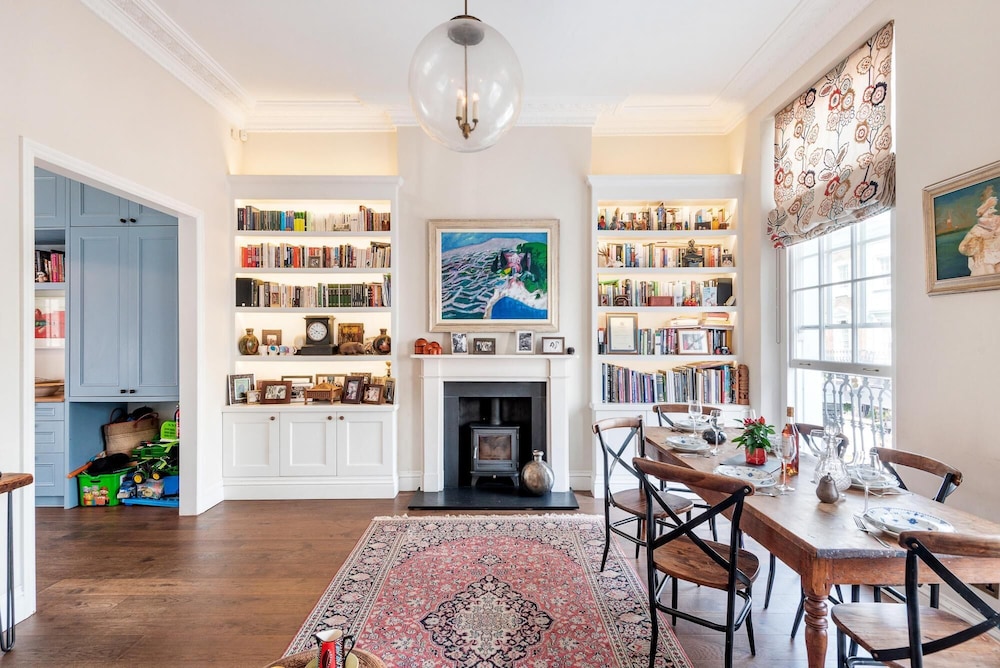 Charming Pimlico Home Close to the River Thames by Underthedoormat