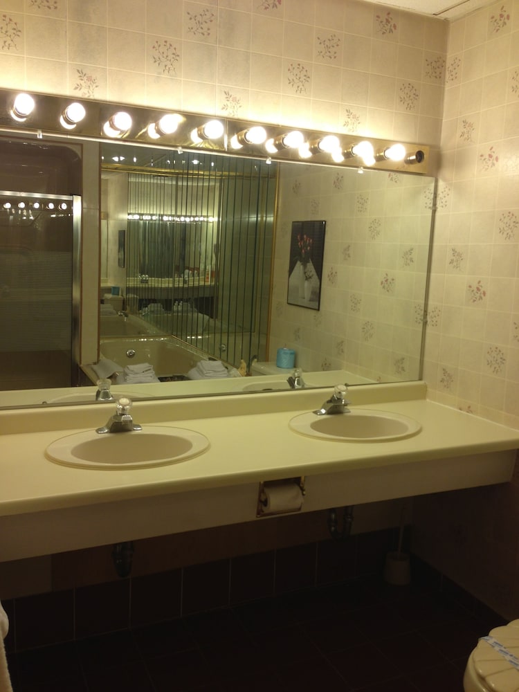 Niagara Parkway Court Motel