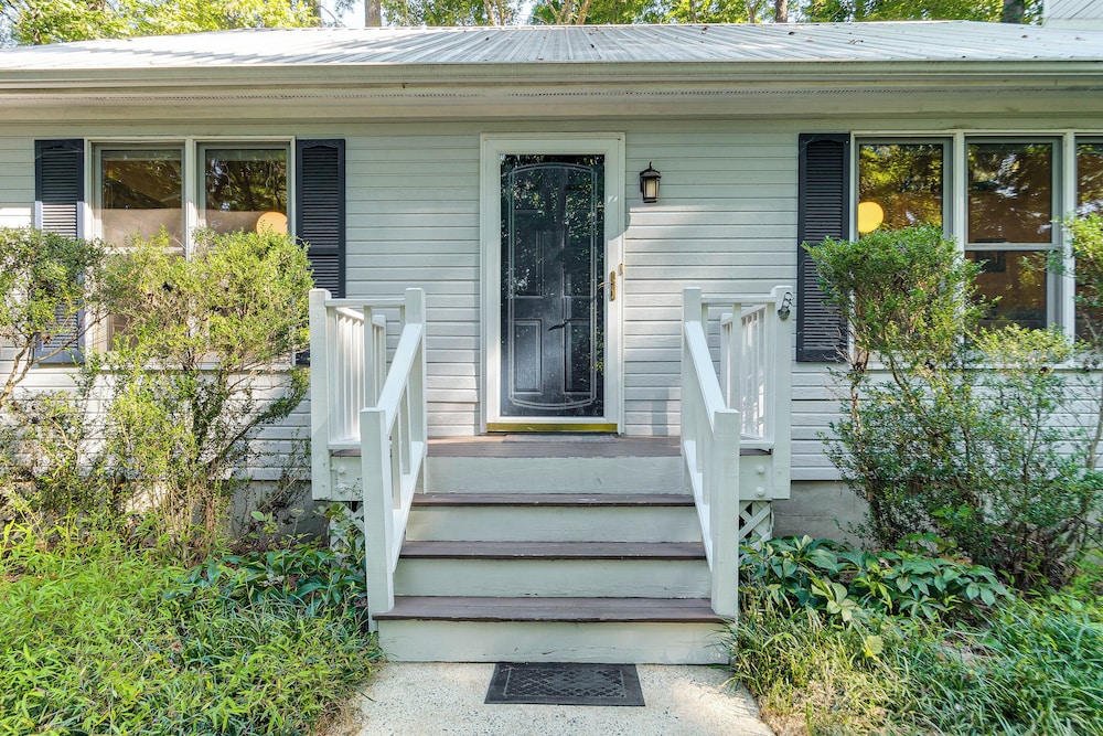 Carrboro Quaint! 2 Mi to Heart of Chapel Hill!