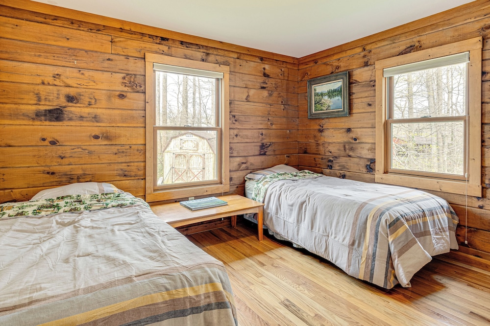 8 Mi to IU: Cabin w/ Reading Nook, Fire Pit & Yard