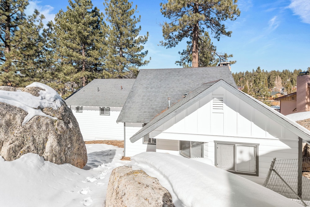 Boulder Bay Lakefront Getaway