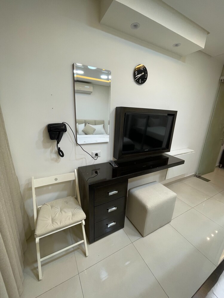 Al-burj Apart at 7th Circle 208