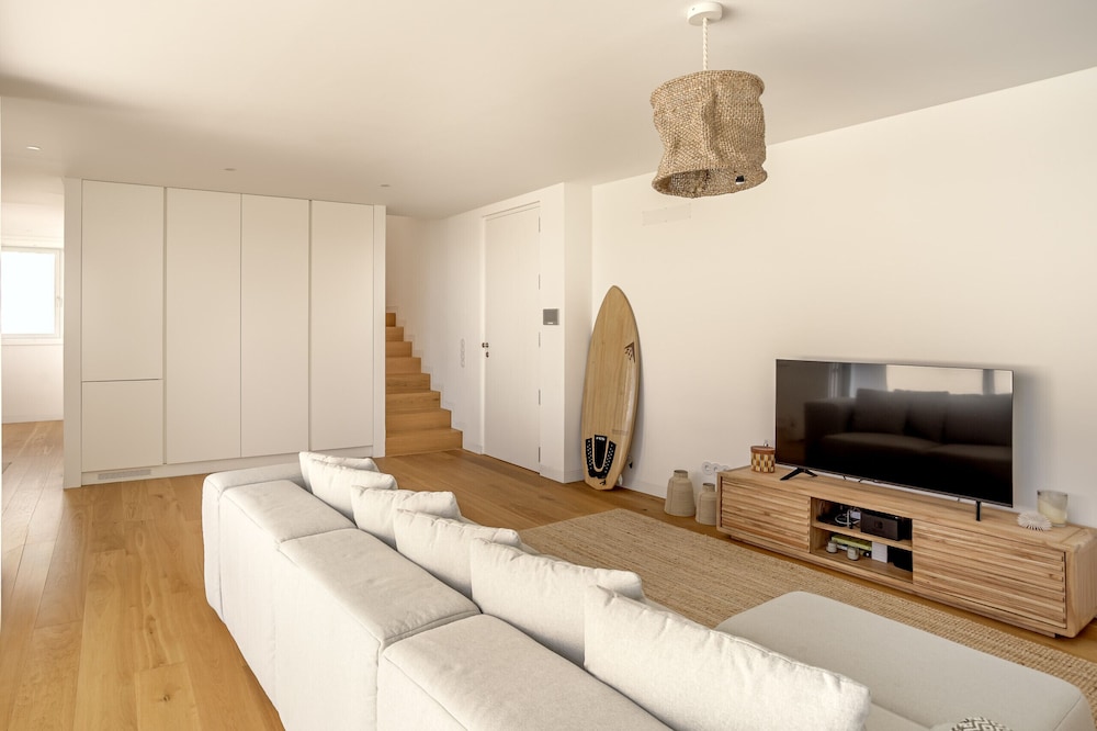 Ericeira Modern Bright With Pool by Homing