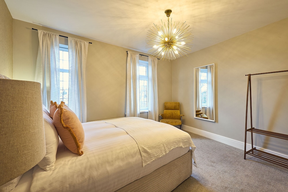 Host Stay Louvaine House
