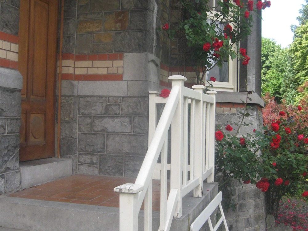 A Beautiful Belle Epoque Villa in the Heart of Hamoir view 3