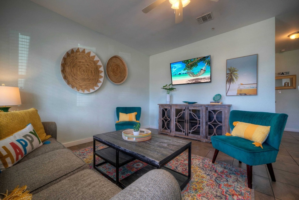 9 Costa Bahia Sleeps 20, Pool + Beach Nearby Perfect for Families