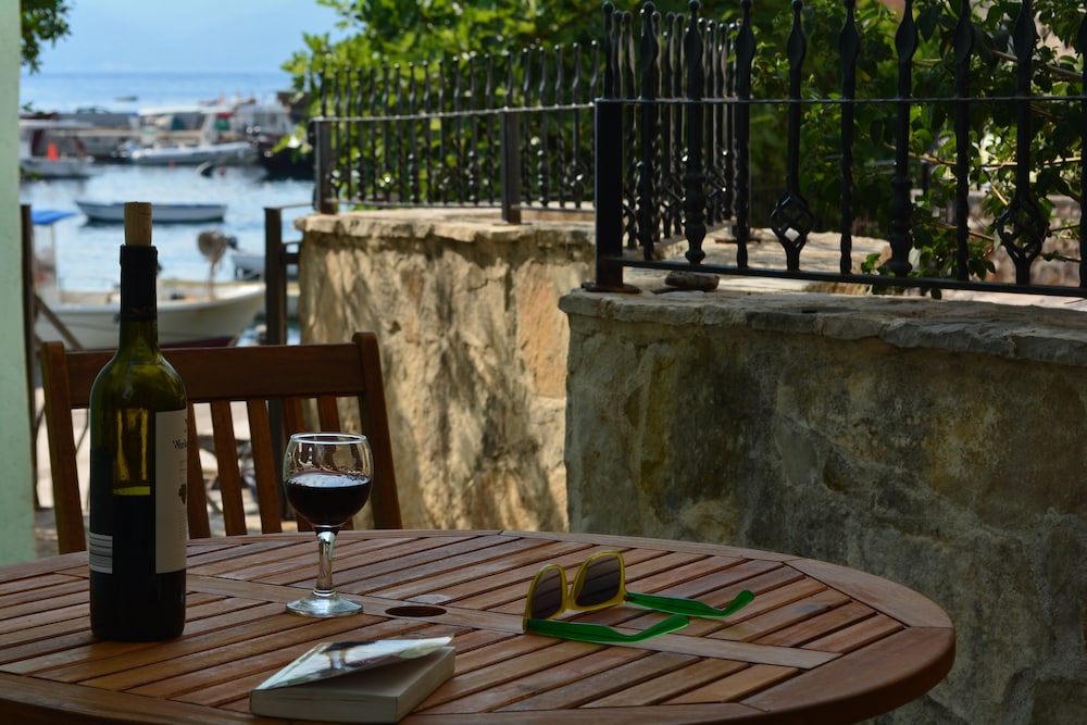 Apartment Bigovo Veljic-traste