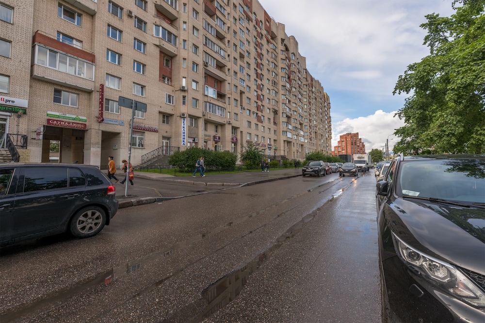 FlatHome24 on Kolomiazhsky