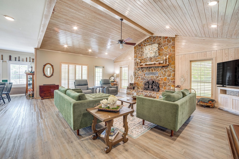 Tranquil Family Retreat: 4 Mi to Dtwn Winnsboro!