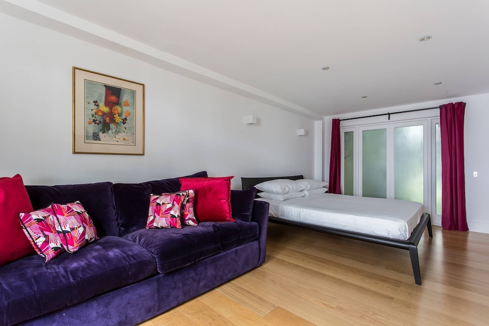 Campden Street VII by Onefinestay
