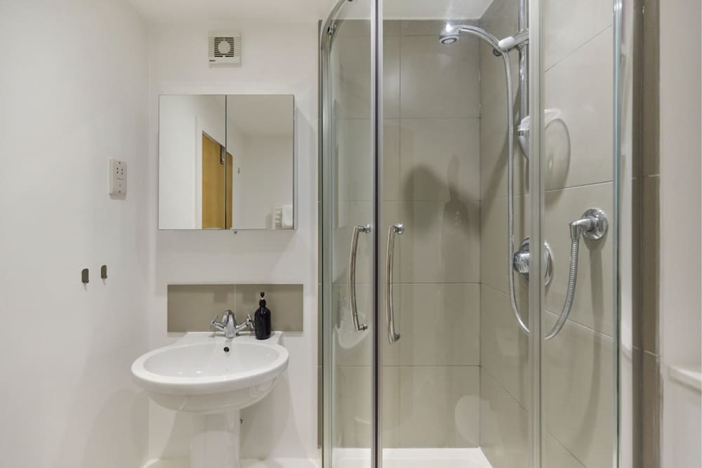 The Gwendolen Retreat - Inviting 2bdr Apartment With Balcony