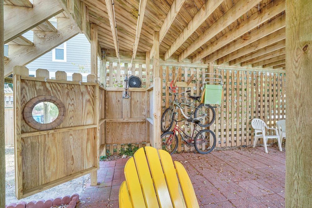 Walk to Beach & Boat Ramp: Home w/ Outdoor Area