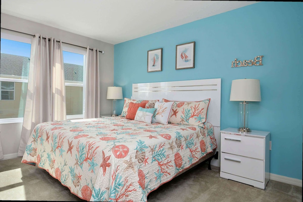 Modern 4BR Townhome Near Disney in Gated Resort