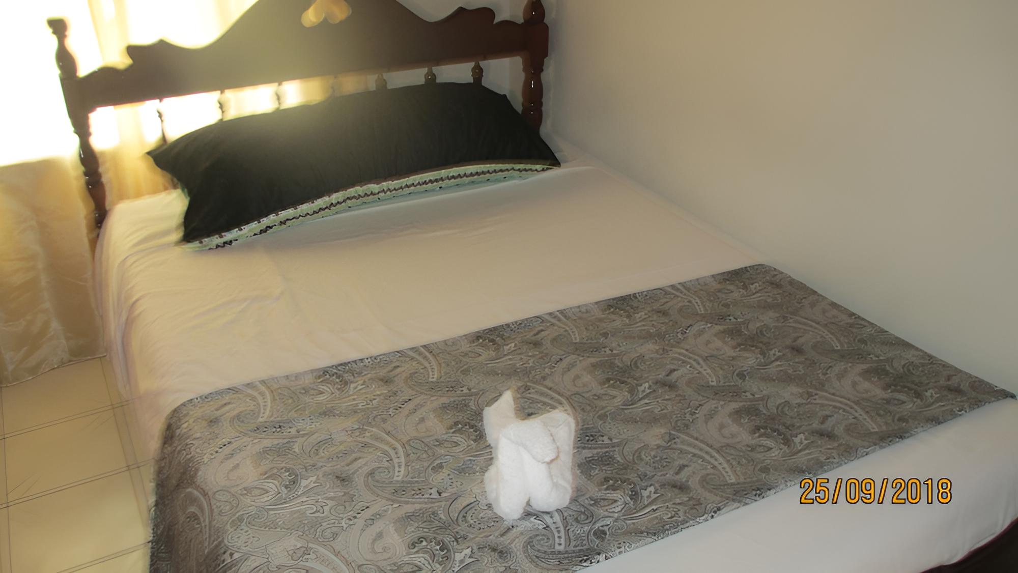 Tropical Breeze Guesthouse and Furnished Apartments