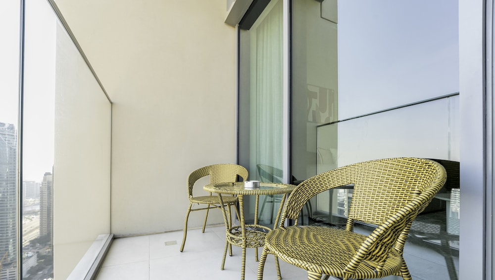 Sleek 1BR in Burj Royale with Canal View