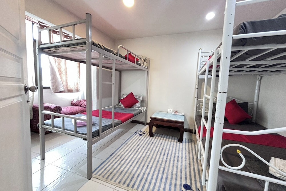 Sunshiny-BB Hostel near Punnavithi BTS station