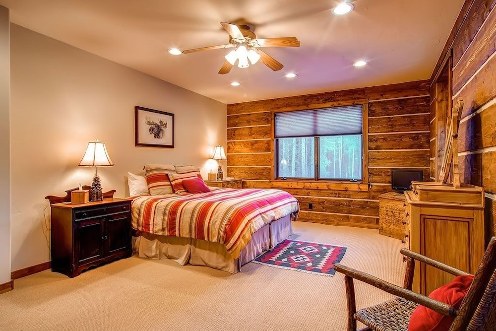 Bear Lodge 6 Bedroom Home by RedAwning