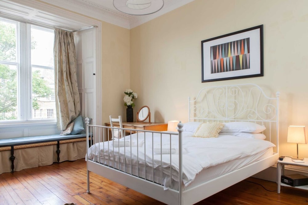 Amazing 4 Bedroom Apartment Just Off The Meadows