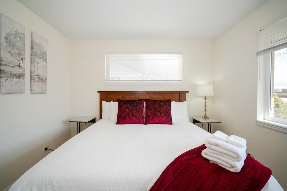 The Meadowlark Manor Spacious Backyard  Hot Tub - Property Image 24