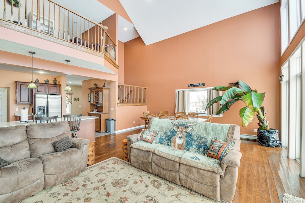The Gathering Place: Rushville Home w/ Hot Tub