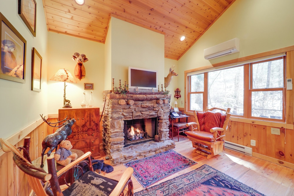 2 Mi to Beech Mtn Slopes! Cozy Couples Retreat