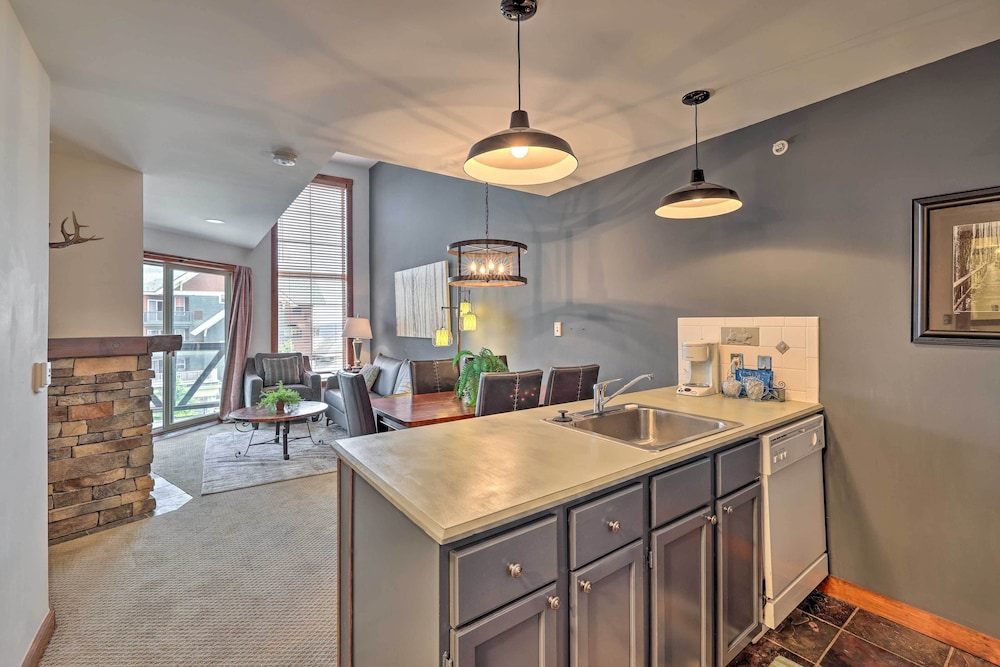 Ski-in/out Condo in Snowshoe Mountain Resort! view 5