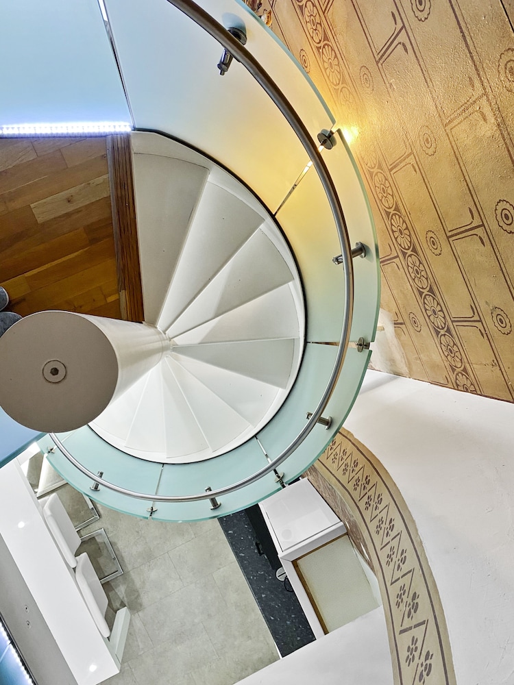 Rare 1-bed Church Converted Apartment in London