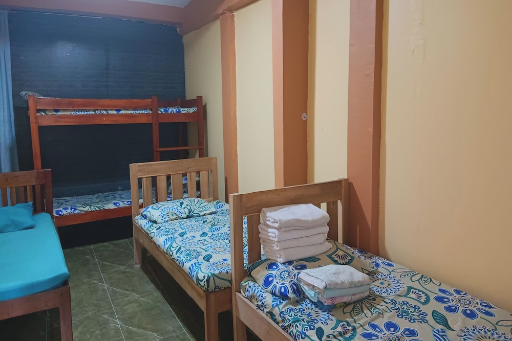 Larosa Hostel Bed And Breakfast