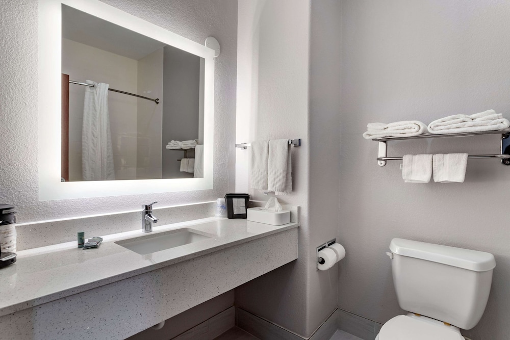 Best Western Oakdale Inn - Property Image 8