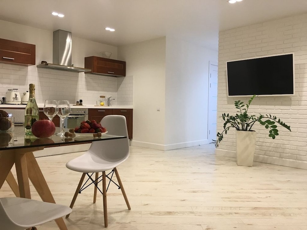 Apartment on Okeanskiy Pr. 90 view 4