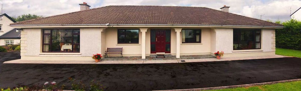 Broadlands Bed and breakfast