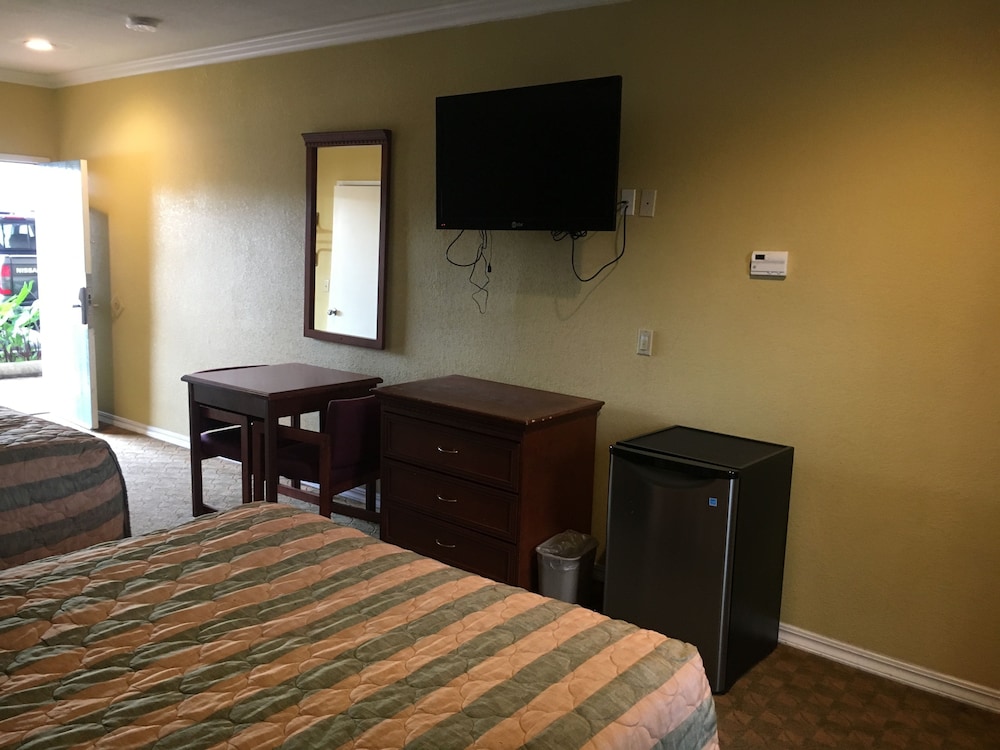 Bellflower Travel Inn