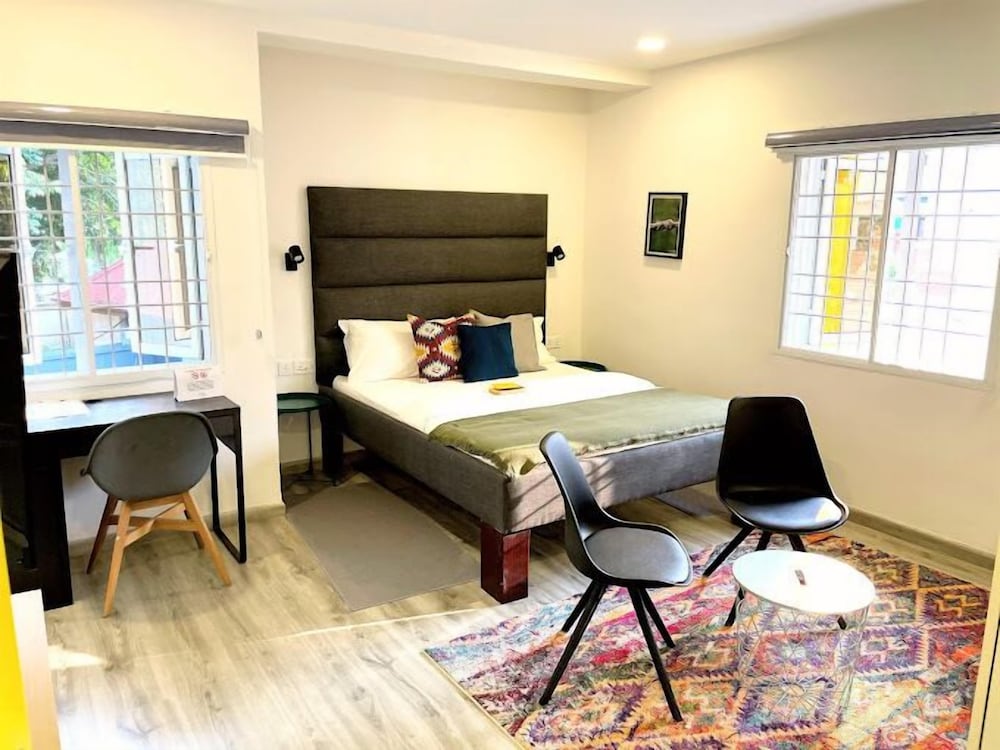 Yellow Door Aparment