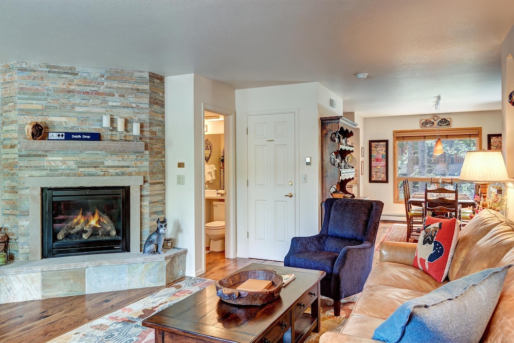 Pine Creek Lodge 3 Bedroom Townhouse by RedAwning