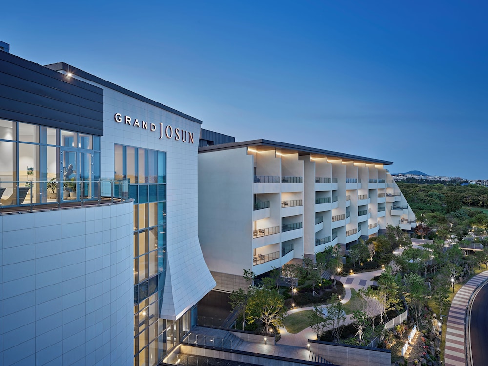 Grand Josun Jeju 75