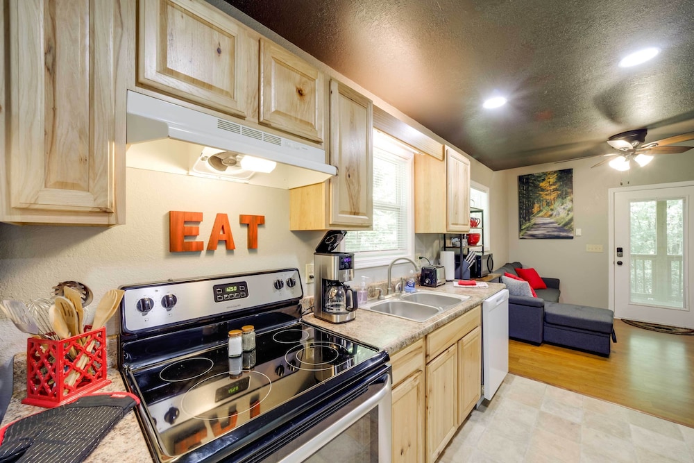 Cozy Whittier Cabin + Yard & Hot Tub, Pets Welcome view 5