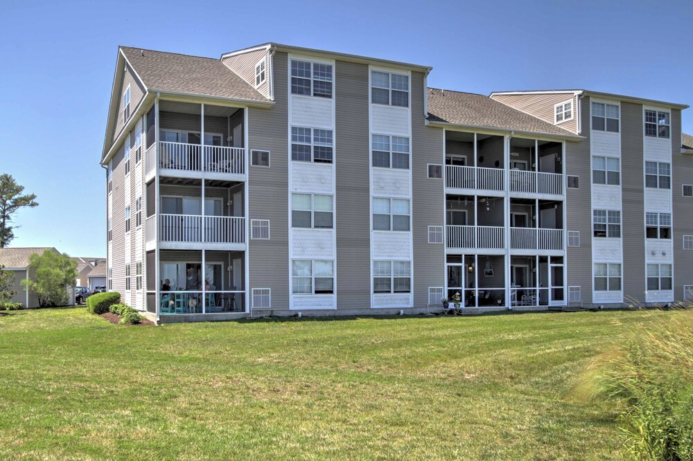 Bay-view Condo w/ Private Beach in Ocean View