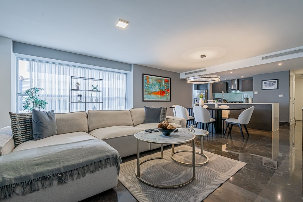 w Majestic 2BR w Perfect Balcony in YOO