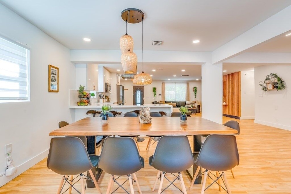 Fox Garden Luxury Boho Near Downtown & Beach 4 Bedroom Home