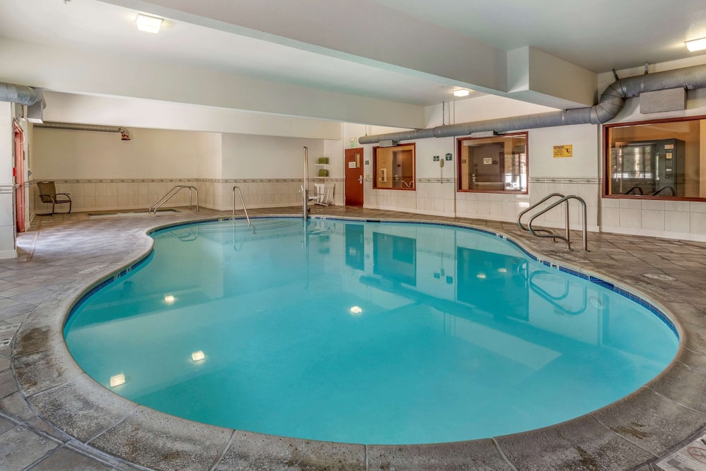 Redlands Vacations - Comfort Suites Redlands - Property Image 8
