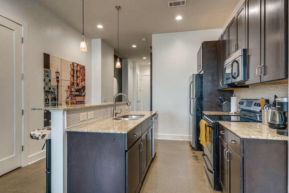 Lofts At 30th - Urban Lodge - Mins to Broadway!