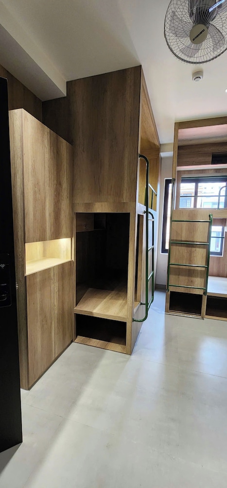 1995S HOSTEL