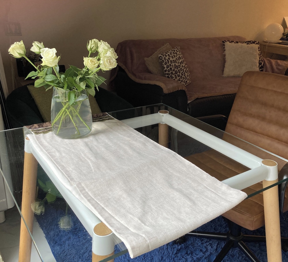 Bright London Retreat Near North Acton Tube