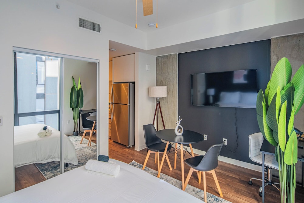 ROVE LIVING/KB - Joy on 4th