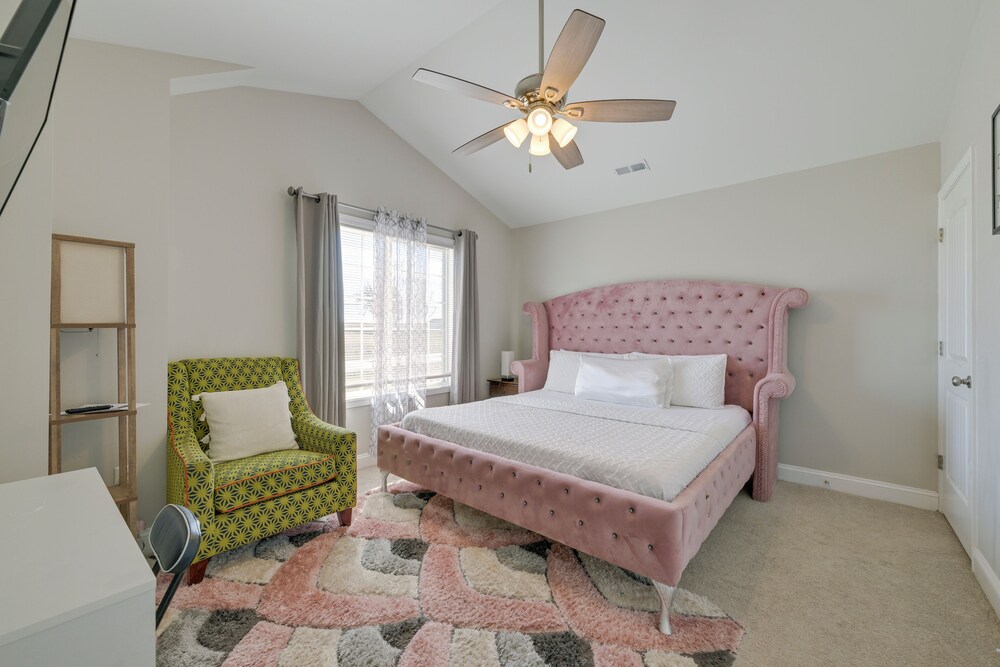 5 Mi to Charlotte Motor Speedway: Cozy Townhome